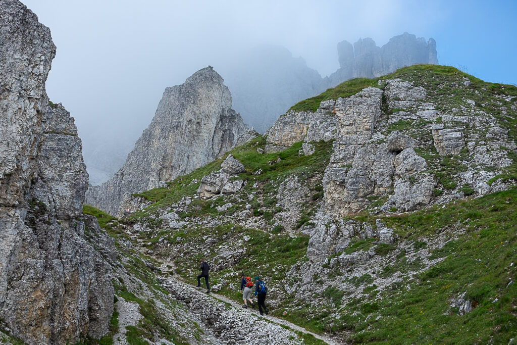 Die Gefährten auf dem Weg