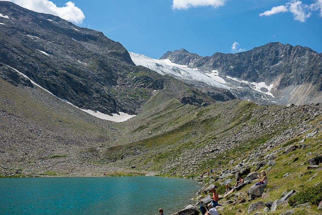 Blaue Lacke und Blick auf den Sulzenauferner